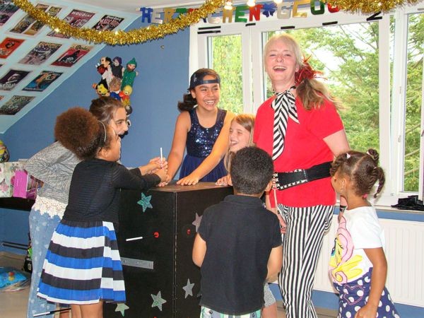 Kindergeburtstag mit der Mobilen Zauberschule – Foto 14
