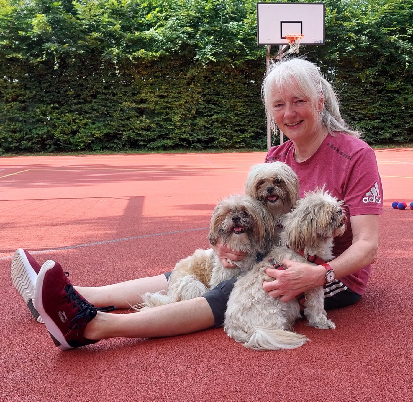 Andrea Hardy mit ihren Hunden Lilly, Atze und Bobby