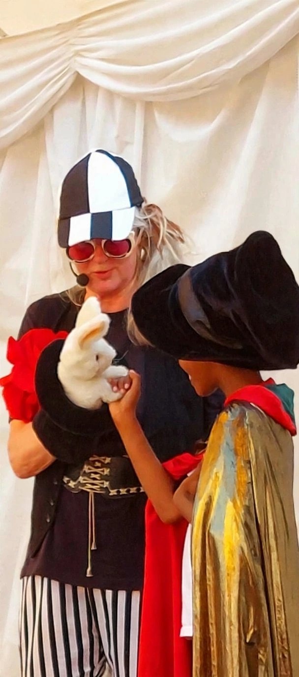 Zauberclown MAXI mit Handpuppe und Zauberschülerin